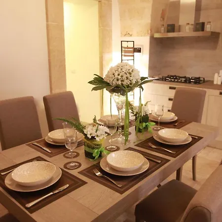 Lata Luxury Nyaraló *